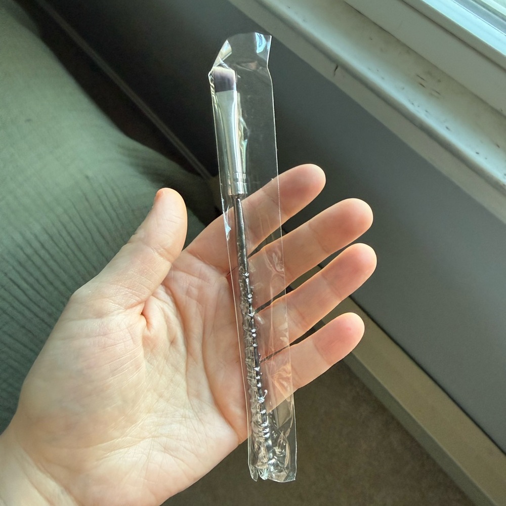 Storybook Cosmetics: Wizardry & Witchcraft Eyeshadow Palette Matching Brush Set - Picture 14 of 16